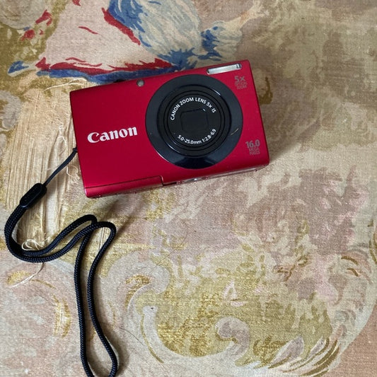 Vintage Y2K digital canon camera